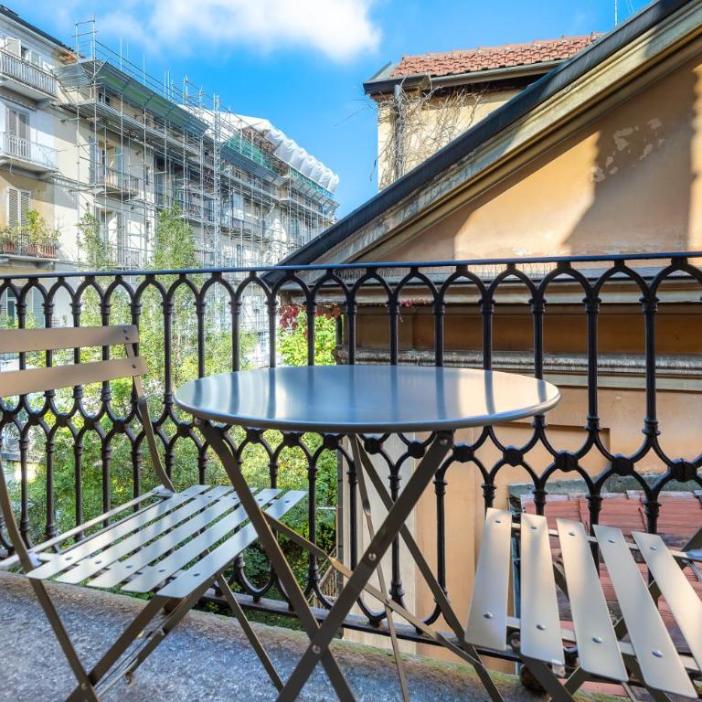 Suite De Sonnaz Elegante B - Two-Bedroom Deluxe Apartment with Balcony - 18