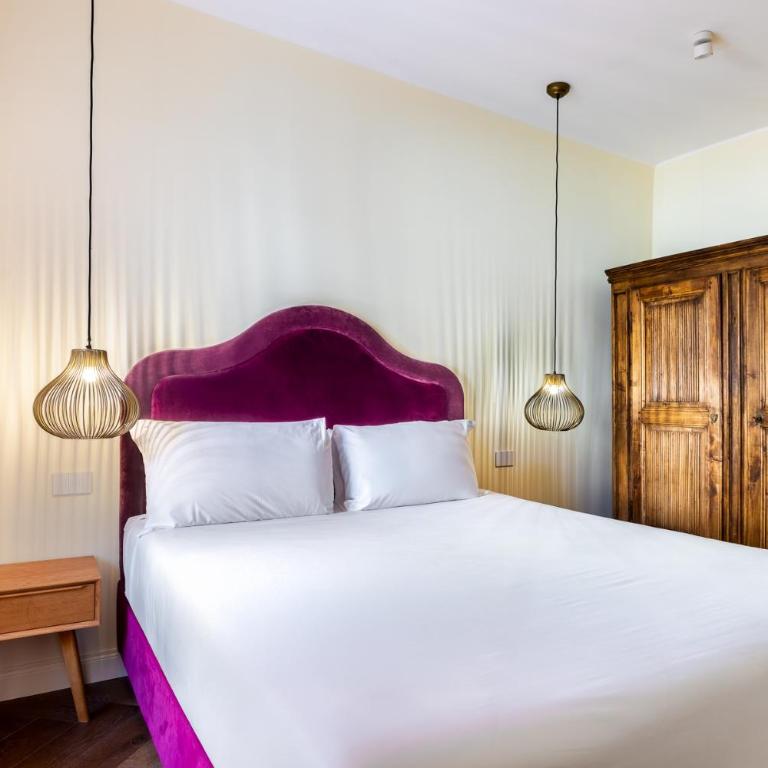 Suite De Sonnaz Elegante B - Two-Bedroom Deluxe Apartment with Balcony - 4
