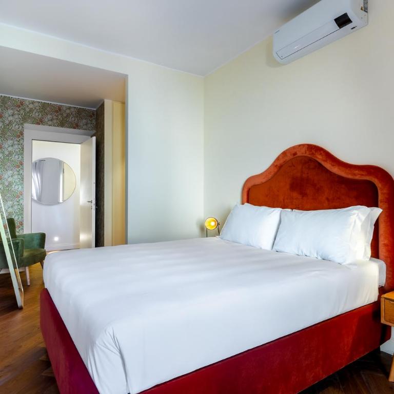 Suite De Sonnaz Elegante B - Two-Bedroom Deluxe Apartment with Balcony - 5