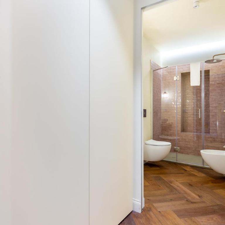 Suite De Sonnaz Elegante B - Two-Bedroom Deluxe Apartment with Balcony - 33