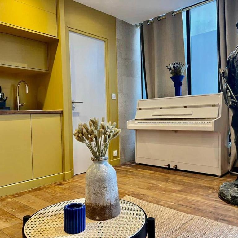 Celine 11 Appart Jaune chaleureux pour 4 voyageurs à Paris - Appartement 1 Chambre - 2