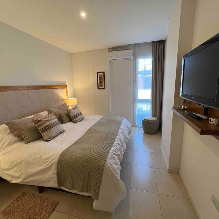 Estadía de Lujo con vista soñada a la Bahía grande de Nordelta - Two-Bedroom Apartment - 5