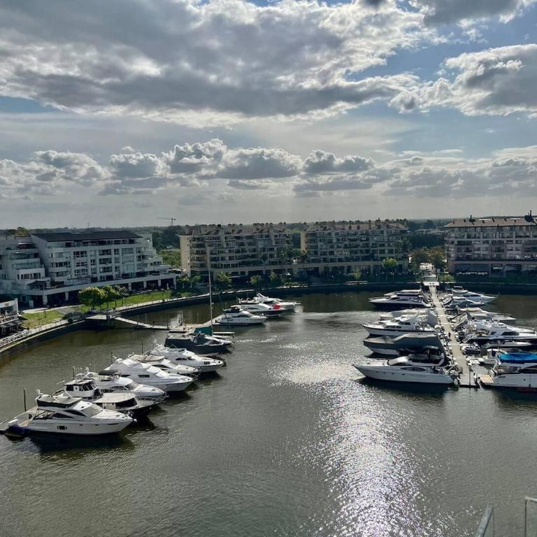 Estadía de Lujo con vista soñada a la Bahía grande de Nordelta - Apartamento de 2 dormitorios - 54