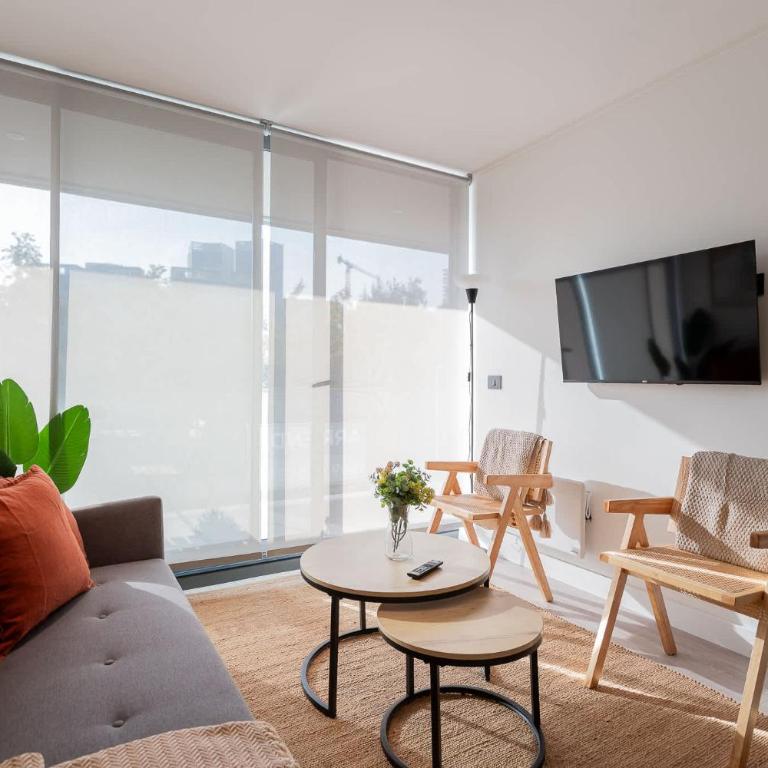 Spacious 2BR Apt Top Las Condes Location - Apartamento - 9