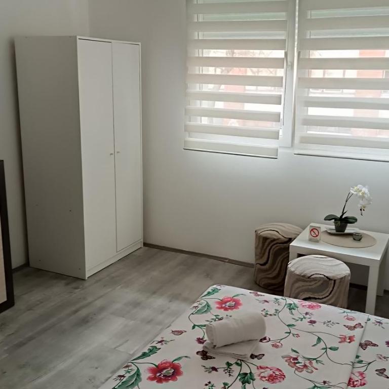 Happy Star - Dvokrevetna Soba sa Bračnim Krevetom - 13