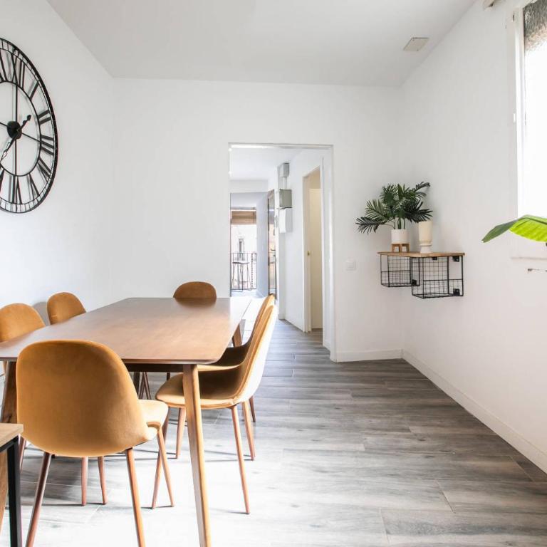 31ARA1092- Newly Refurbished 2BR Flat in the Gothi - Three-Bedroom Apartment - 10