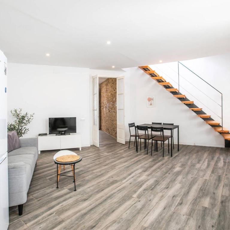 31ARA1092- Newly Refurbished 2BR Flat in the Gothi - Three-Bedroom Apartment - 6