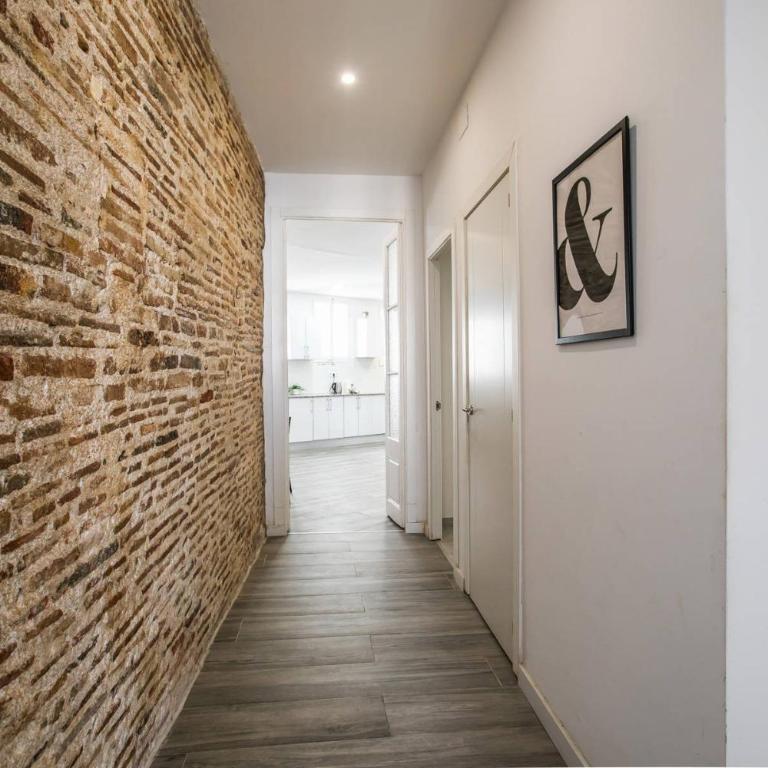 31ARA1092- Newly Refurbished 2BR Flat in the Gothi - Three-Bedroom Apartment - 23