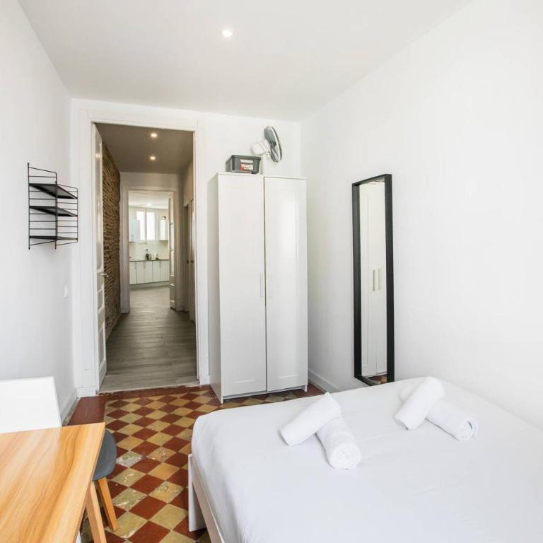 31ARA1092- Newly Refurbished 2BR Flat in the Gothi - Three-Bedroom Apartment - 21