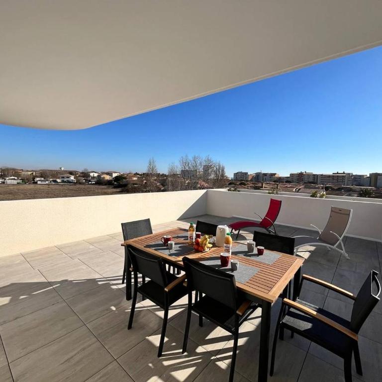 Naïa Lab - Two-Bedroom Apartment with View - 2