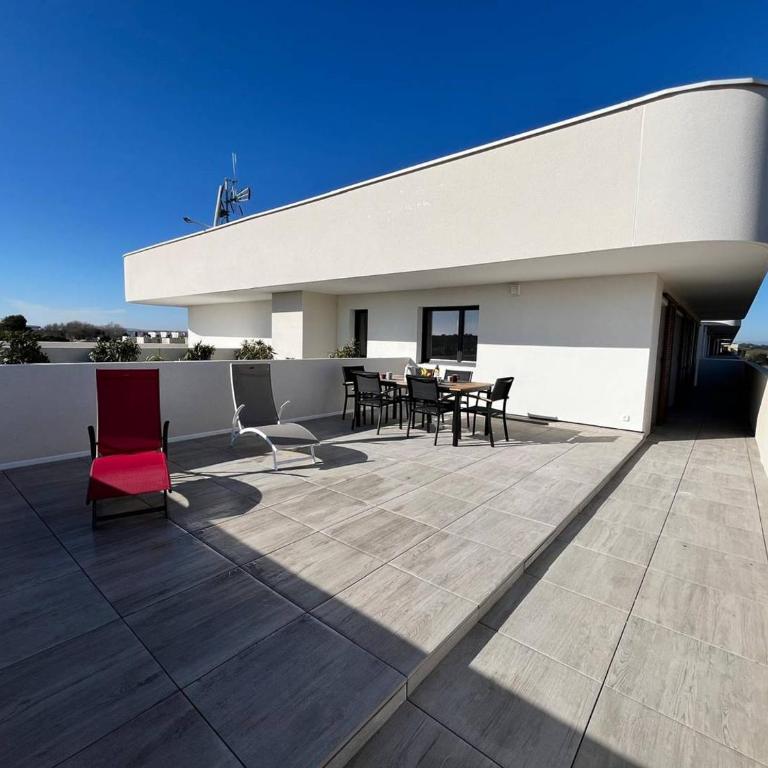 Naïa Lab - Two-Bedroom Apartment with View - 11