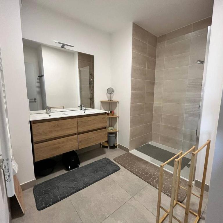 Naïa Lab - Two-Bedroom Apartment with View - 7
