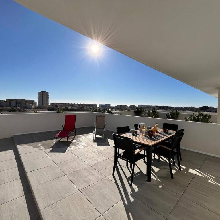 Naïa Lab - Two-Bedroom Apartment with View - 1