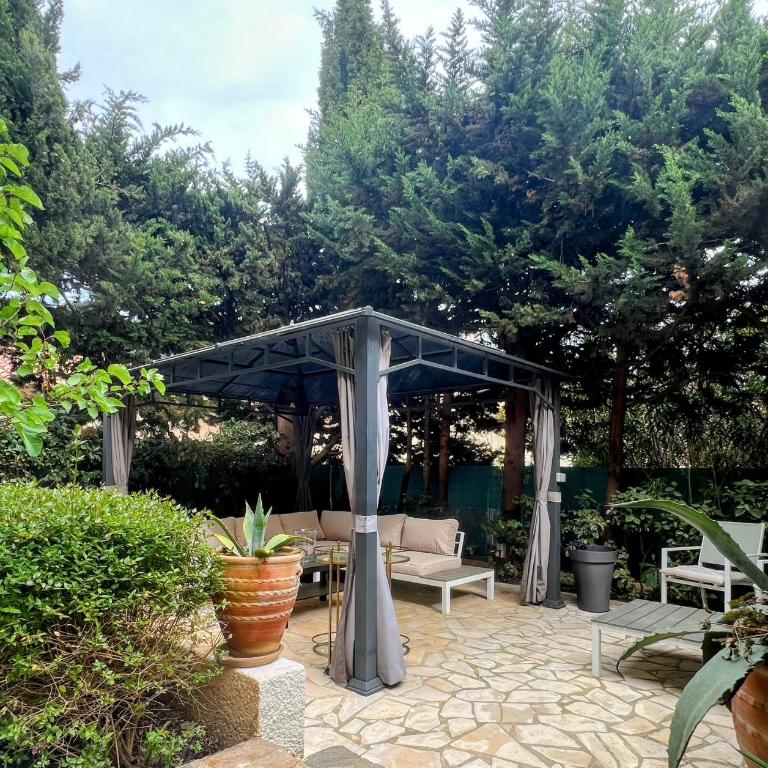 "Saint-Tropez" Superbe appartement avec Terrasse Jardin et Parking privé - Apartamento de 1 dormitorio - 17