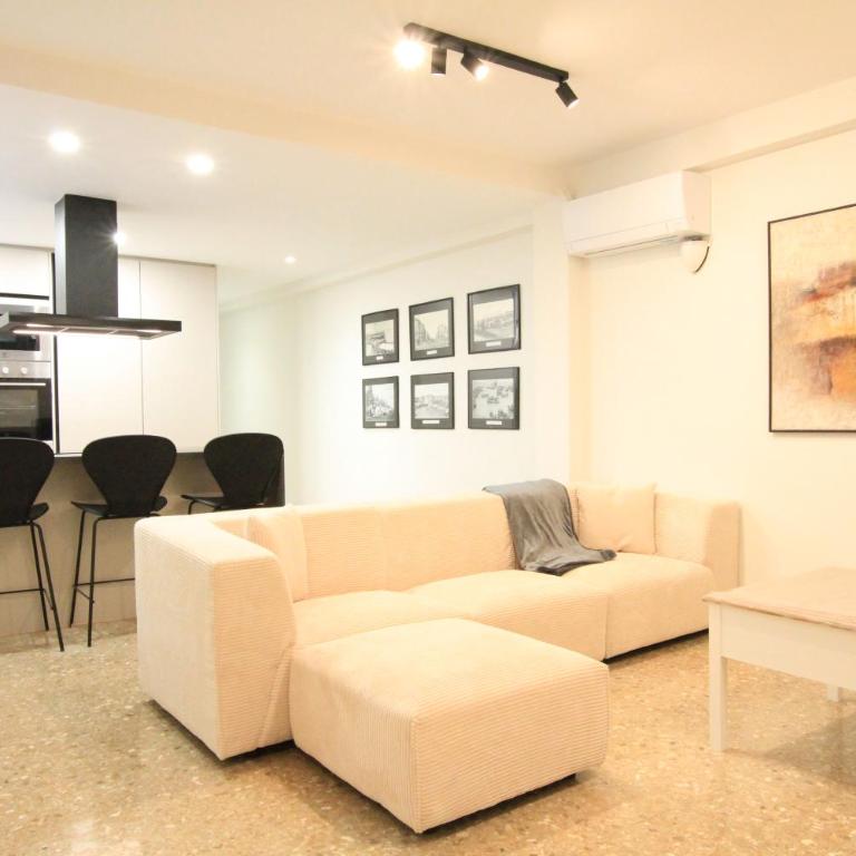 Cozy apartment in Cabanyal - Four-Bedroom Deluxe Apartment - 1