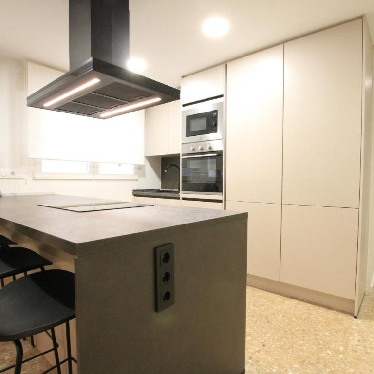 Cozy apartment in Cabanyal - Four-Bedroom Deluxe Apartment - 5