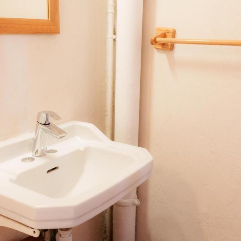Auberge l'Estoilies - Chambre Triple avec Salle de Bains Commune - 4