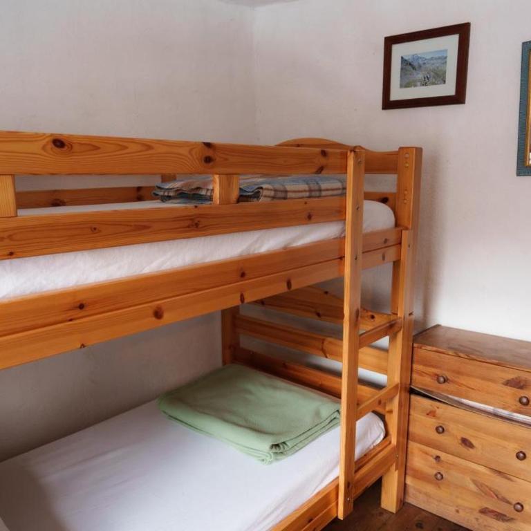 Auberge l'Estoilies - Chambre Triple avec Salle de Bains Commune - 3