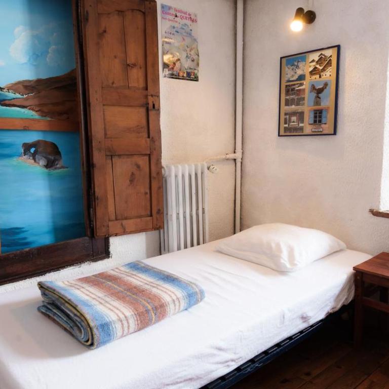 Auberge l'Estoilies - Chambre Triple avec Salle de Bains Commune - 4
