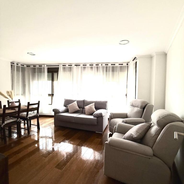 Apartment 100m from the beach - Three-Bedroom Apartment - 11