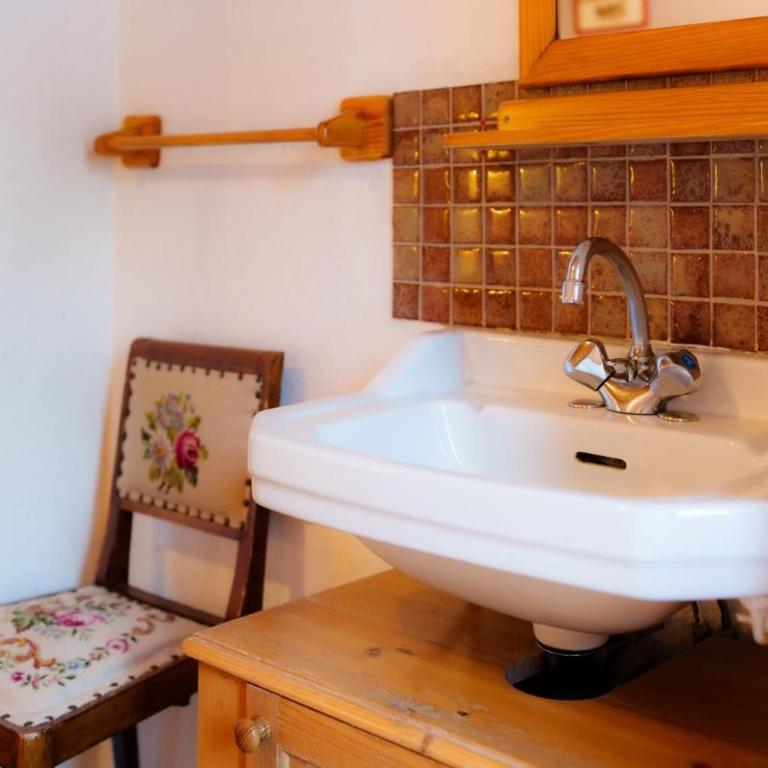 Auberge l'Estoilies - Chambre Double ou Lits Jumeaux avec Salle de Bains Commune - 7