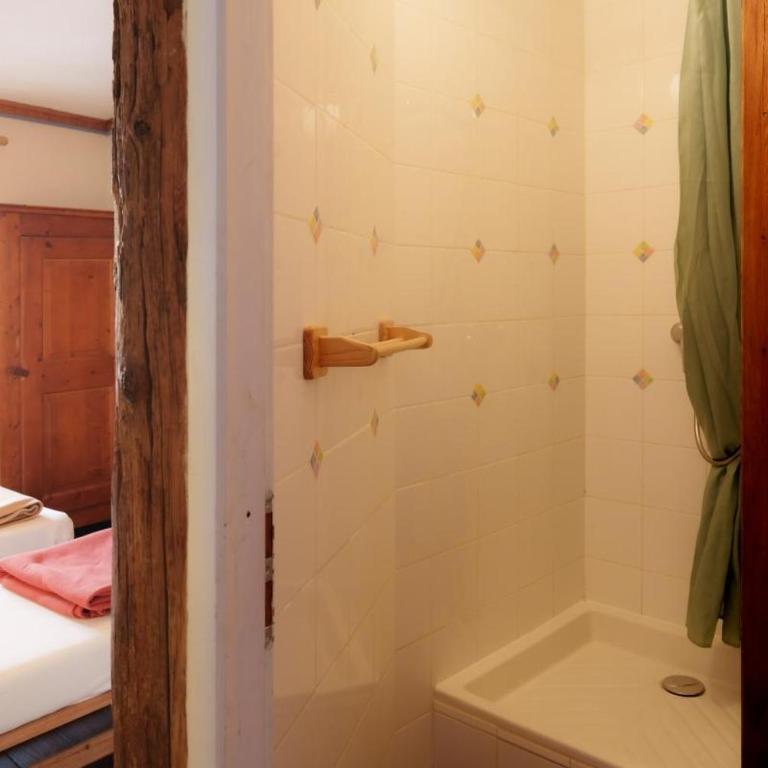 Auberge l'Estoilies - Chambre Double ou Lits Jumeaux avec Salle de Bains Privative - 2