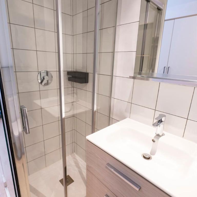 Residencia Bravo Students Granada - Single Room with Bathroom - 3