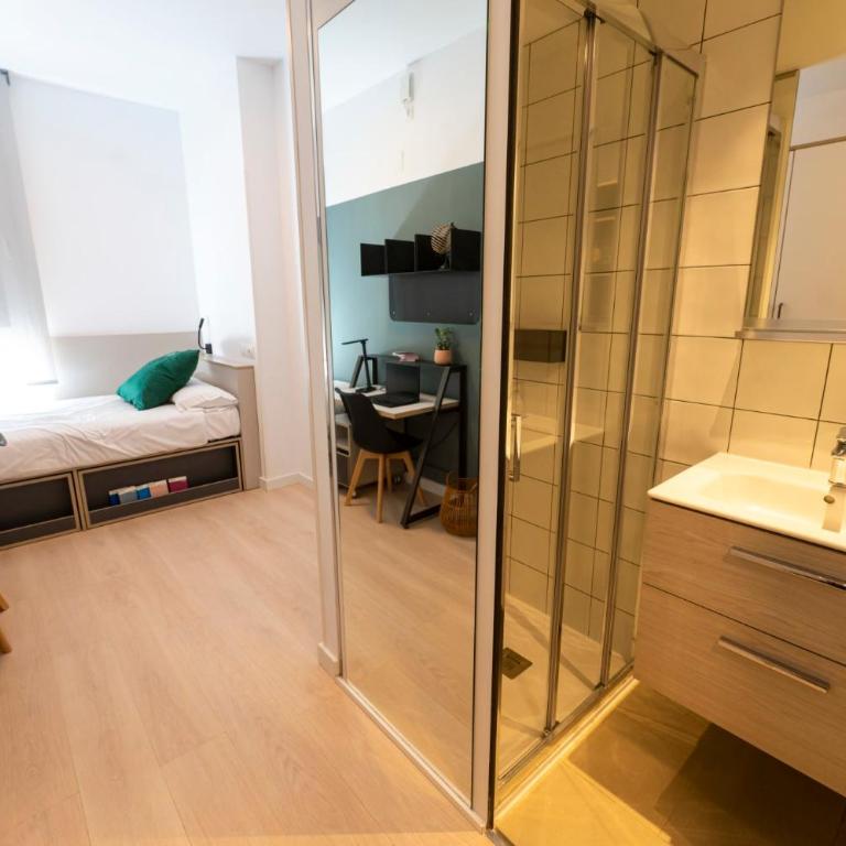 Residencia Bravo Students Granada - Single Room with Bathroom - 4