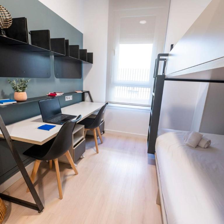 Residencia Bravo Students Granada - Standard Twin Room with Shared Bathroom - 5
