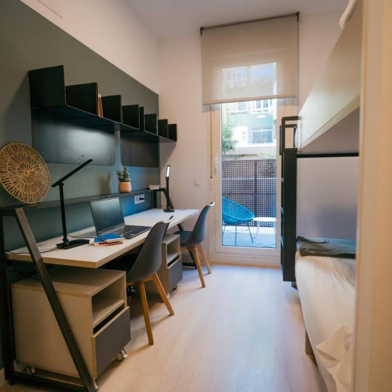 Residencia Bravo Students Granada - Standard Twin Room with Shared Bathroom - 3