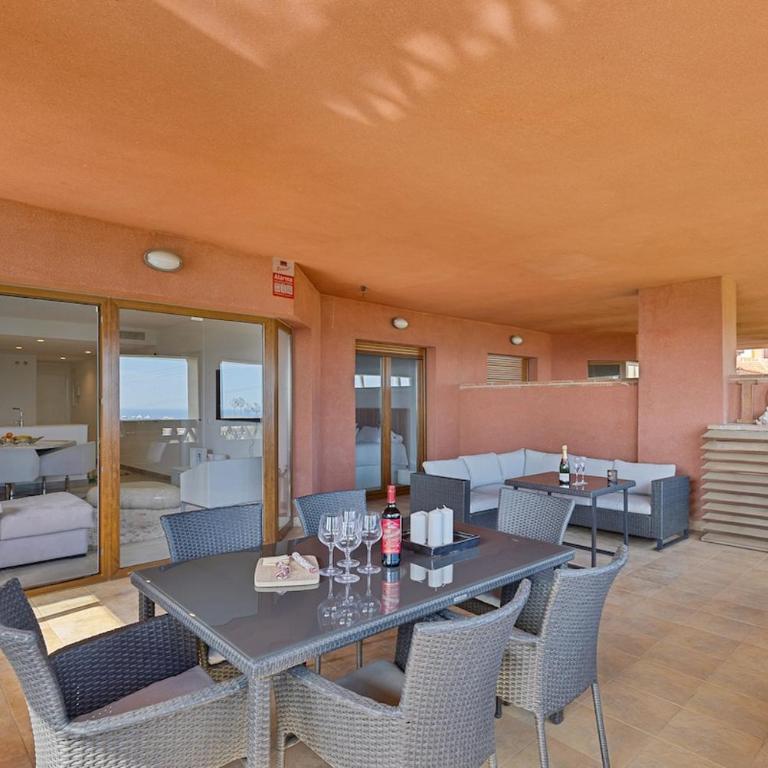 Panoramic ocean and city views - Two-Bedroom Apartment - 4