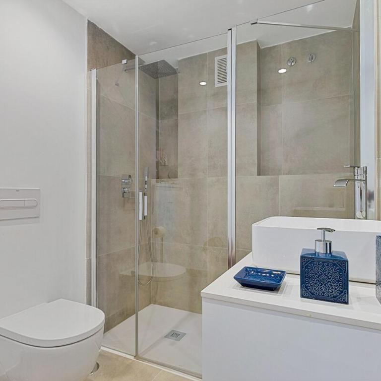 Panoramic ocean and city views - Two-Bedroom Apartment - 5