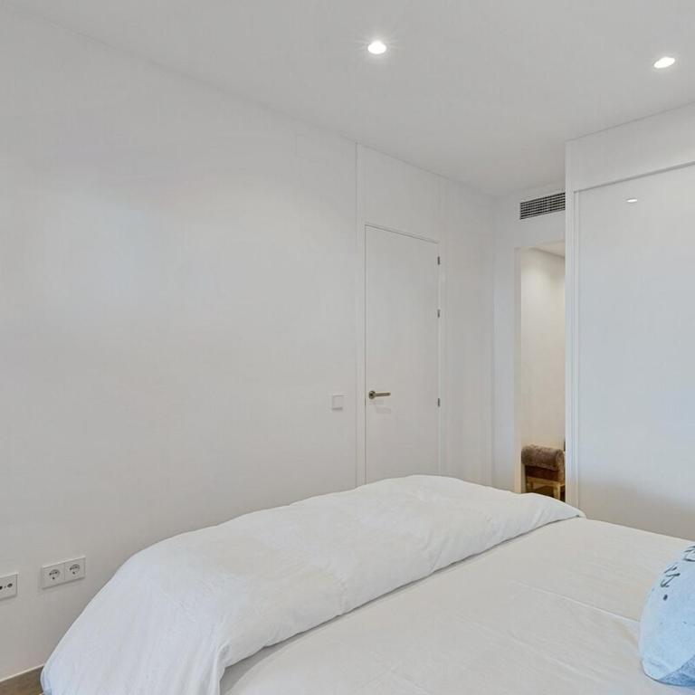 Panoramic ocean and city views - Two-Bedroom Apartment - 8