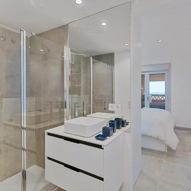 Panoramic ocean and city views - Two-Bedroom Apartment - 9
