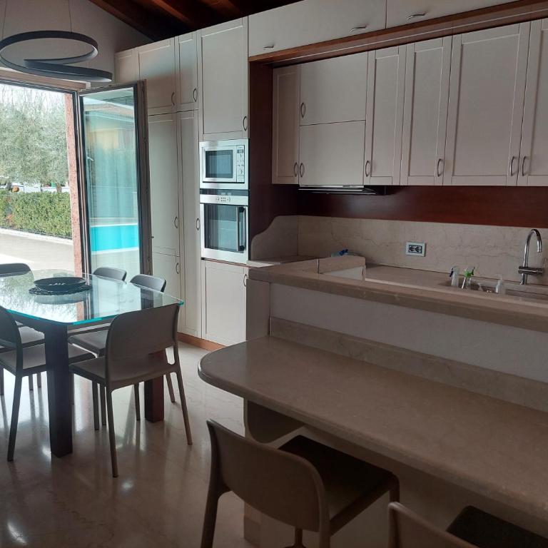 Casa Pergola 1 - Grande Appartamento per 6 ospiti - fronte piscina, parking - Three-Bedroom Apartment - 12