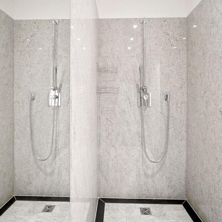 Munich Most Central Holiday Apartment 90m2 - 969 sq ft of Luxury - Appartement 2 Chambres avec Vue - 32