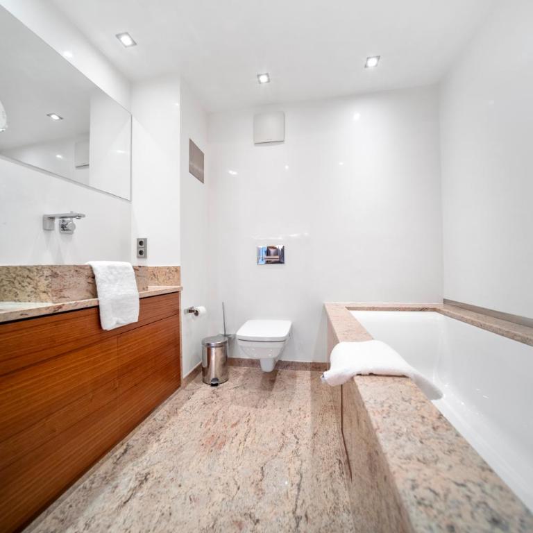 Munich Most Central Holiday Apartment 90m2 - 969 sq ft of Luxury - Appartement 2 Chambres avec Vue - 28