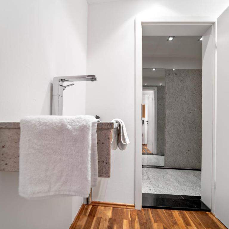 Munich Most Central Holiday Apartment 90m2 - 969 sq ft of Luxury - Appartement 2 Chambres avec Vue - 34