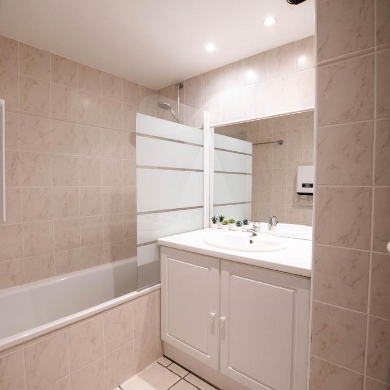 Appartement n 24 pour 4 à 6 personnes plages à pied - Two-Bedroom Apartment - 18