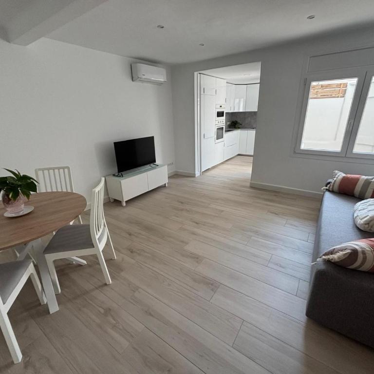 La Sardineta, es un apartamento en la Costa Brava, Palamós 1 minuto de la playa Alquiler temporal mínimo 32 noches - Apartamento de 2 dormitorios - 1