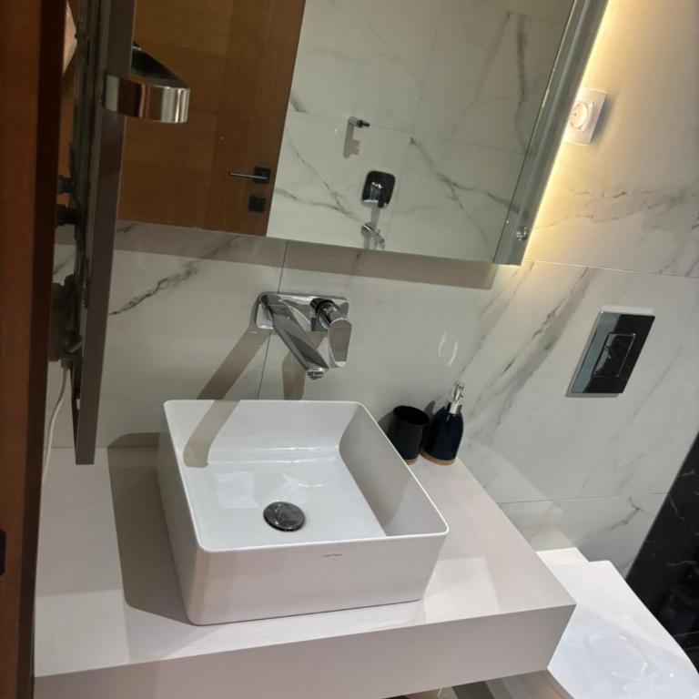 Golden Pine Lux - One-Bedroom Apartment - 13
