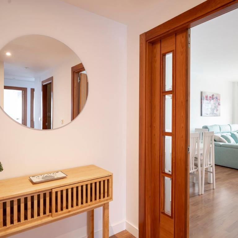 EMIR 5B Terraza Piscina y Parking incluido - Three-Bedroom Premium Apartment with Balcony - 43