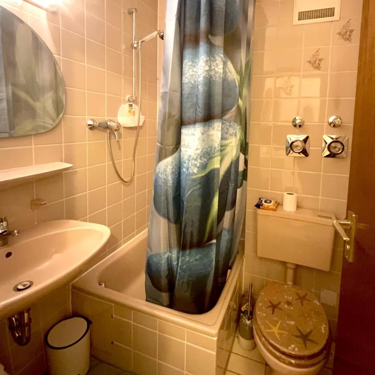 Ruhe & Charme - Family Apartment for 4 People, Self-Check-In, Free Parking, U-Bahn, Netflix - Appartamento con 1 Camera da Letto - 10