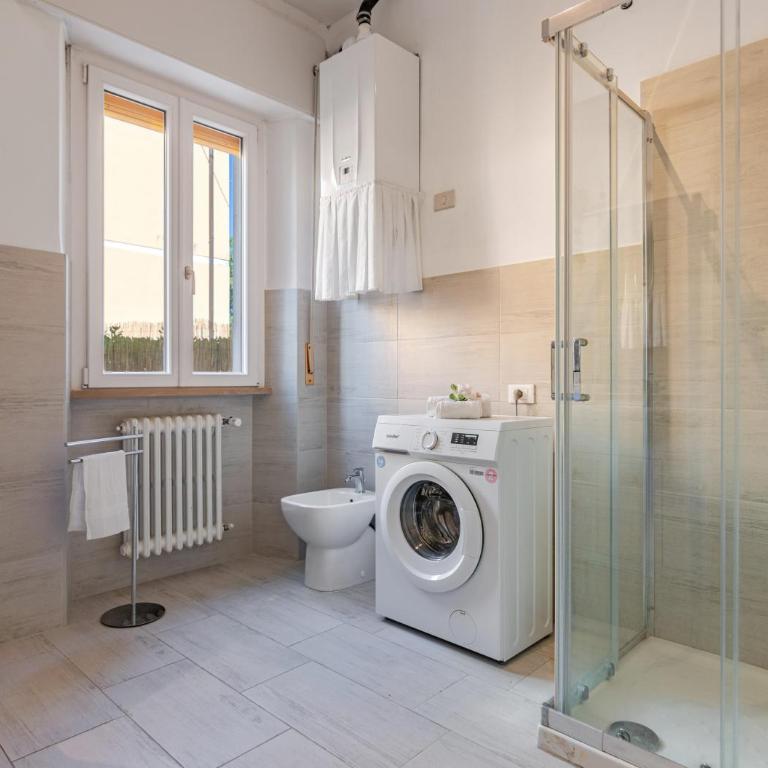 Hostly-La Casa di Andrea-Near the Leaning Tower - Appartamento Superior con 3 Camere da Letto - 11