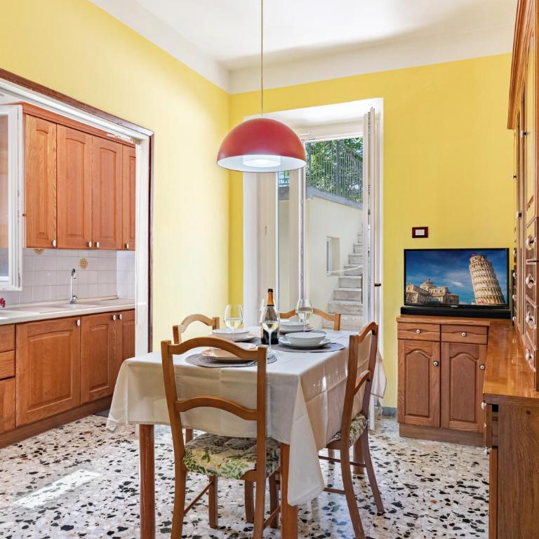 Hostly-La Casa di Andrea-Near the Leaning Tower - Appartamento Superior con 3 Camere da Letto - 12