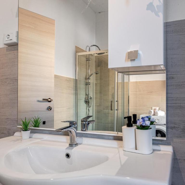 Hostly-La Casa di Andrea-Near the Leaning Tower - Appartamento Superior con 3 Camere da Letto - 16