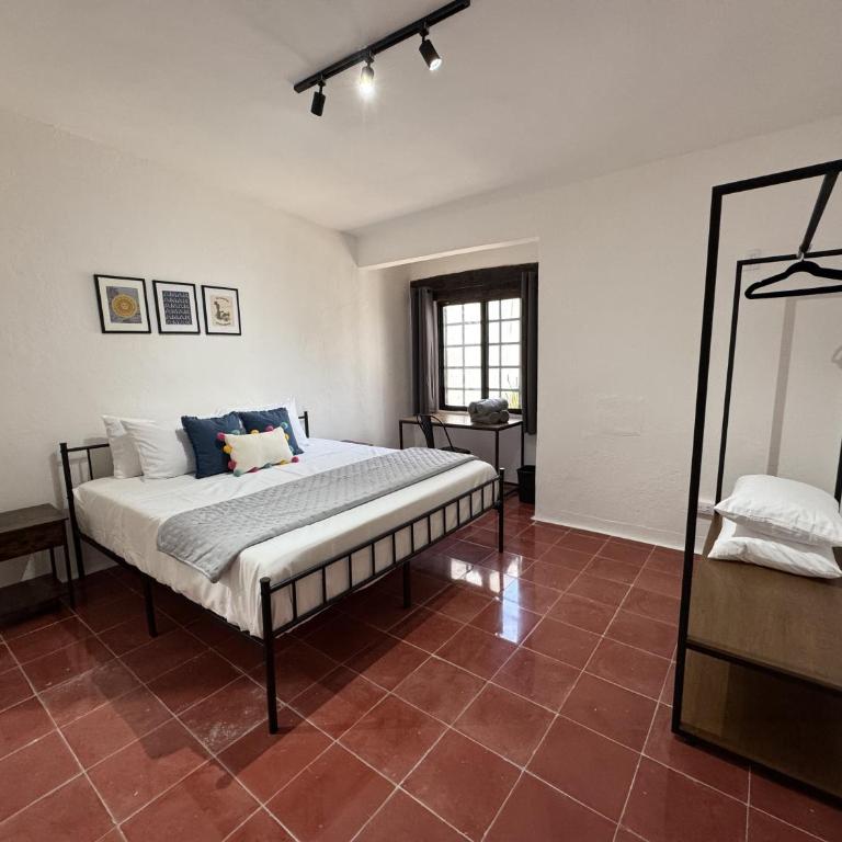 The Boat House Suites - Family Room with Private Bathroom - 5