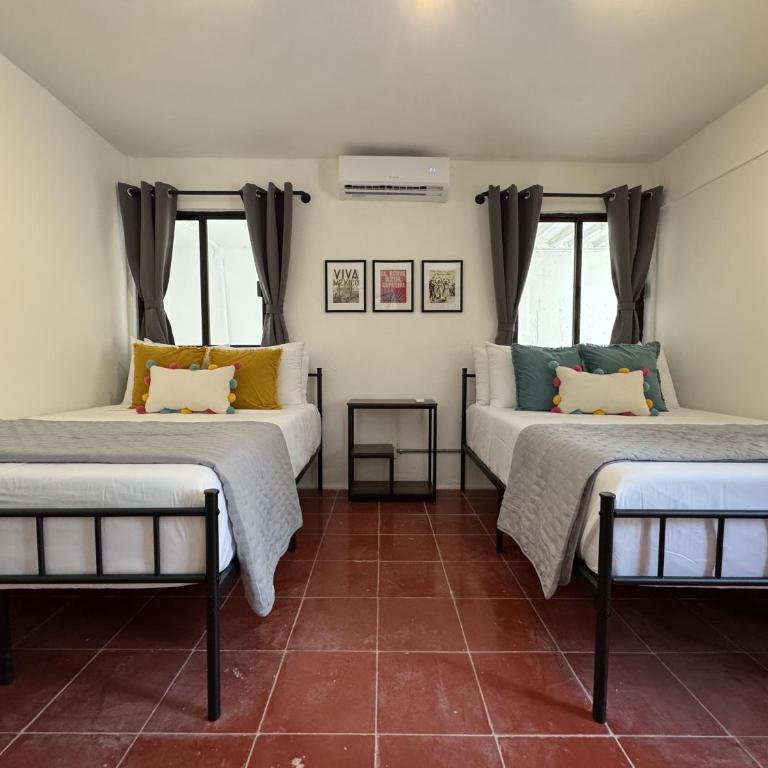 The Boat House Suites - Twin Room with Private Bathroom - 1