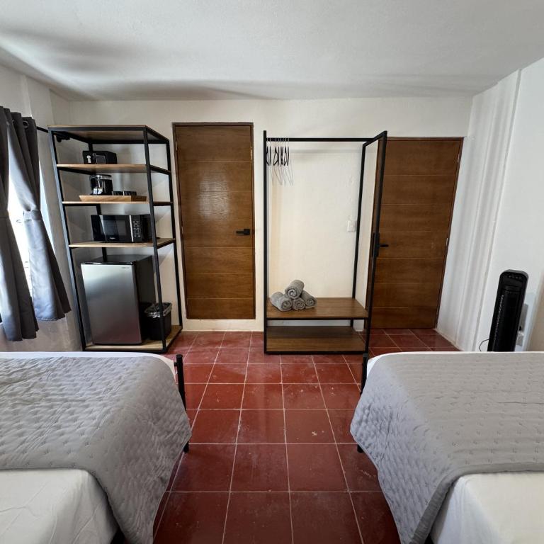The Boat House Suites - Twin Room with Private Bathroom - 3