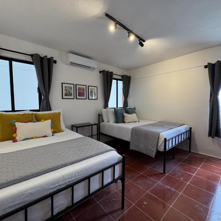 The Boat House Suites - Twin Room with Private Bathroom - 5